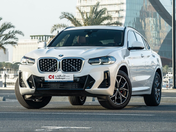 بي ام دبليو  اكس 4  4 سلندر  إس يو في 4 في 4  أبيض  2025
