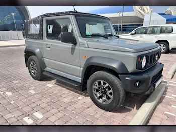 سوزوكي  جمني  2023  اوتوماتيك  5,000 كم  4 سلندر  دفع رباعي  اس يو في  رمادي