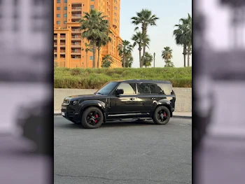 لاند روفر  ديفيندر  110 اتش اس اي  2022  اوتوماتيك  81,000 كم  6 سلندر  دفع رباعي  اس يو في  أسود  تحت الضمان