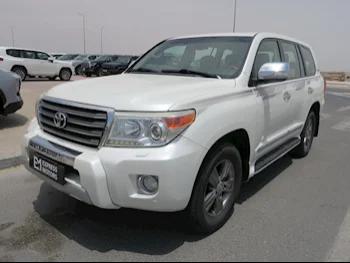 Toyota  Land Cruiser  GXR  2015  Automatic  200,000 Km  8 Cylinder  Four Wheel Drive (4WD)  SUV  White