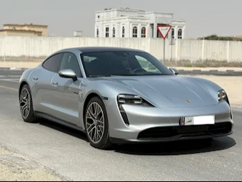  بورش  تايكن  2021  اوتوماتيك  26,000 كم  0 سلندر  دفع خلفي  سيدان  فضي  تحت الضمان