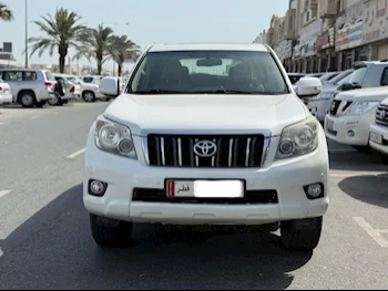 تويوتا  برادو  في اكس  2010  اوتوماتيك  300,000 كم  6 سلندر  دفع رباعي  اس يو في  أبيض