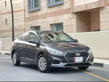 هيونداي  اكسنت  1.6  2020  اوتوماتيك  105,000 كم  4 سلندر  سحب امامي  سيدان  بني