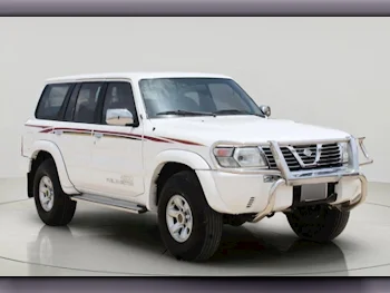 نيسان  باترول  سفاري  2000  عادي  123,000 كم  6 سلندر  دفع رباعي  اس يو في  أبيض
