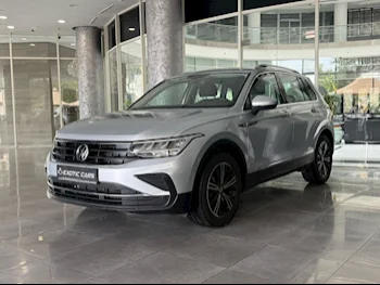 فوكس واغن  تيغوان  2022  اوتوماتيك  39,000 كم  4 سلندر  دفع رباعي  اس يو في  فضي  تحت الضمان