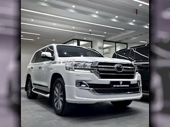 تويوتا  لاند كروزر  في اكس أس  2019  اوتوماتيك  268,000 كم  8 سلندر  دفع رباعي  اس يو في  أبيض