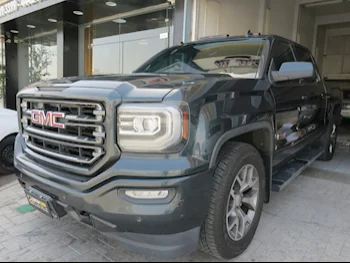 GMC  Sierra  All Terrain  2017  Automatic  246,000 Km  8 Cylinder  Four Wheel Drive (4WD)  Pick Up  Gray