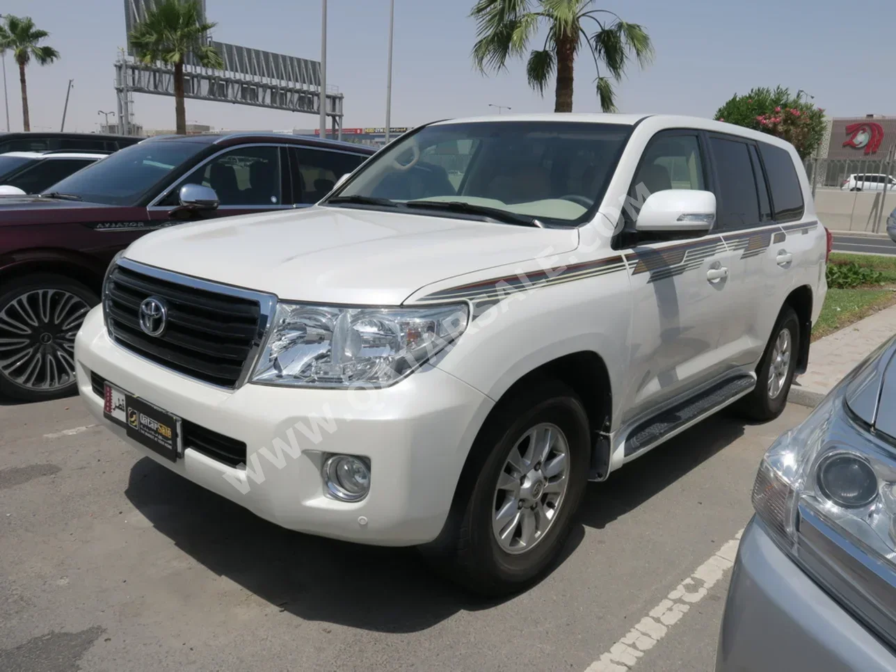 تويوتا  لاند كروزر  جي اكس  2015  اوتوماتيك  295,000 كم  6 سلندر  دفع رباعي  اس يو في  أبيض