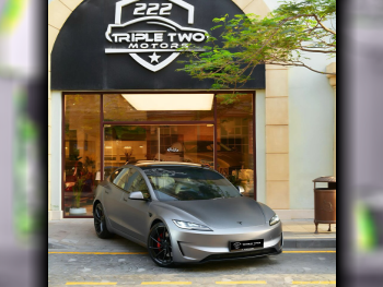 تسلا  مودل 3  بيرفورمانس  2025  اوتوماتيك  3,600 كم  0 سلندر  دفع كلي مستمر  سيدان  فضي  تحت الضمان