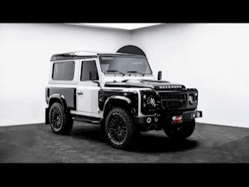 لاند روفر  ديفيندر  90 كان ديزاين  2016  اوتوماتيك  17,879 كم  4 سلندر  دفع رباعي  اس يو في  أبيض و أسود