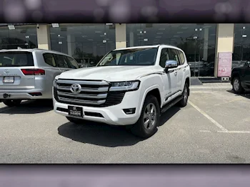 تويوتا  لاند كروزر  في اكس  2025  اوتوماتيك  0 كم  6 سلندر  دفع رباعي  اس يو في  أبيض  تحت الضمان