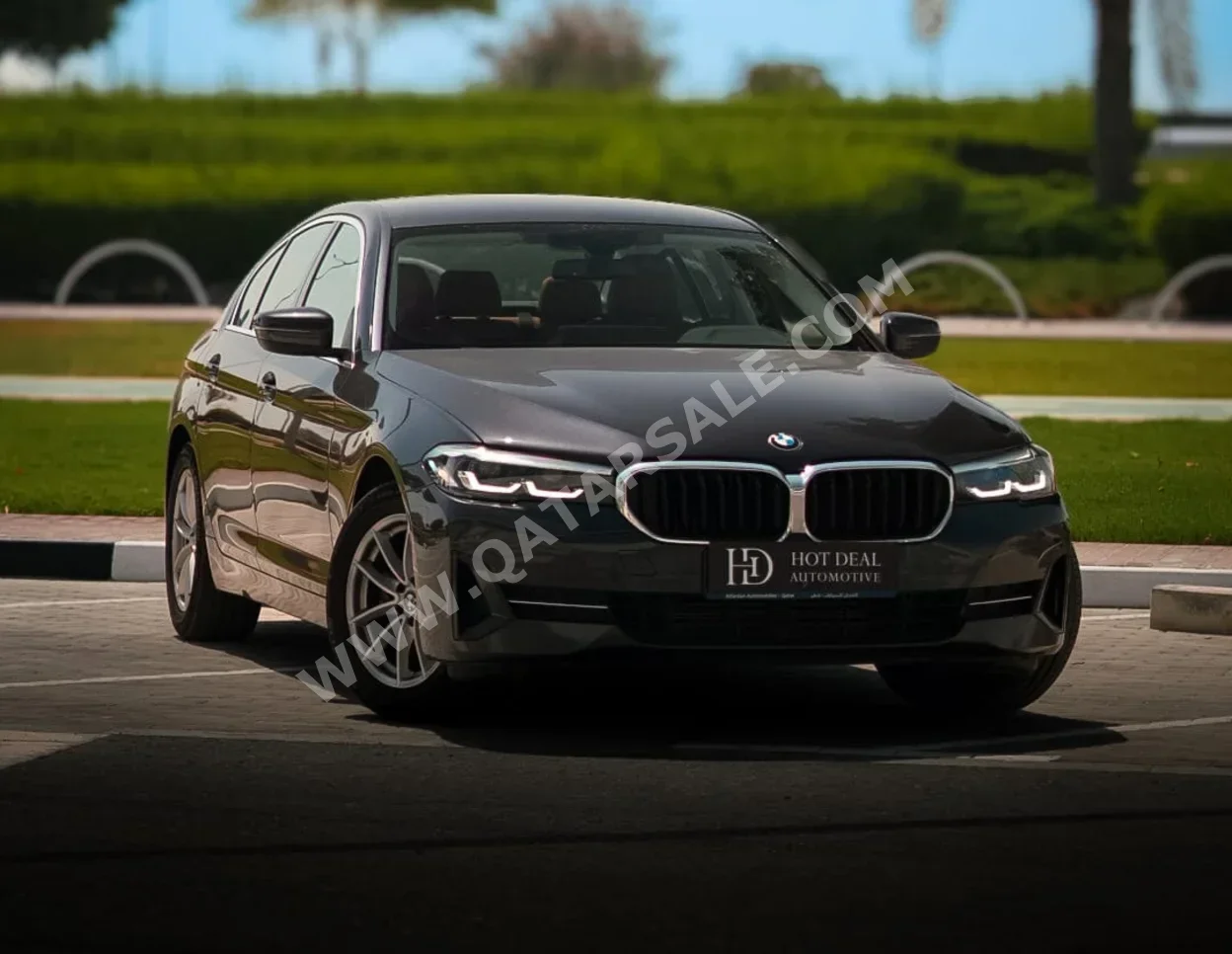 BMW  5-Series  520i  2023  Automatic  41,000 Km  4 Cylinder  Rear Wheel Drive (RWD)  Sedan  Gray