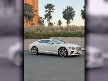 بنتلي  كونتيننتل  جي تي مولينر  2018  اوتوماتيك  81,000 كم  12 سلندر  دفع رباعي  كوبيه \ سبورت  أبيض