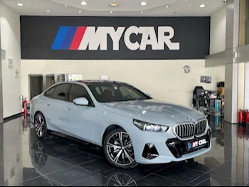 بي ام دبليو  الفئة - الخامسة  530i  2025  اوتوماتيك  3,000 كم  4 سلندر  دفع خلفي  سيدان  رمادي ناردو  تحت الضمان