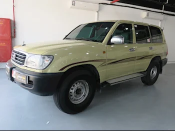 Toyota  Land Cruiser  GX  2001  Manual  400,000 Km  6 Cylinder  Four Wheel Drive (4WD)  SUV  Beige