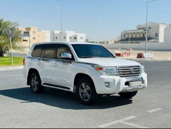 Toyota  Land Cruiser  GXR - Limited  2015  Automatic  207,000 Km  8 Cylinder  Four Wheel Drive (4WD)  SUV  White