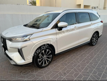 تويوتا  فيلوز  2024  اوتوماتيك  13,100 كم  4 سلندر  سحب امامي  اس يو في  أبيض  تحت الضمان