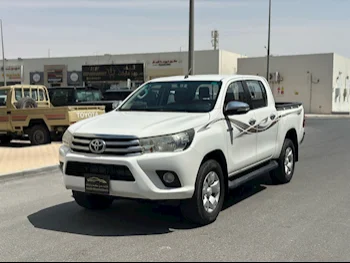 Toyota  Hilux  SR5  2017  Manual  65,000 Km  4 Cylinder  Four Wheel Drive (4WD)  Pick Up  White