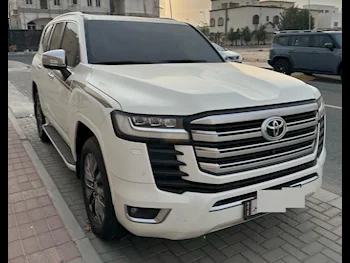 تويوتا  لاند كروزر  في اكس  2022  اوتوماتيك  47,500 كم  6 سلندر  دفع رباعي  اس يو في  أبيض