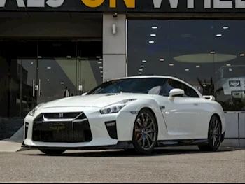 Nissan  GT-R  2014  Automatic  96,000 Km  6 Cylinder  All Wheel Drive (AWD)  Coupe / Sport  White