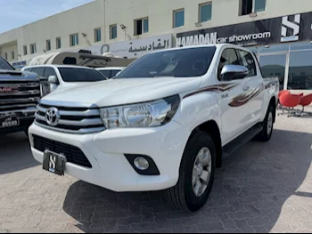 Toyota  Hilux  SR5  2018  Automatic  101,000 Km  4 Cylinder  Four Wheel Drive (4WD)  Pick Up  White