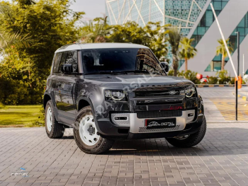 Land Rover  Defender  90 SE  2022  Automatic  61,000 Km  4 Cylinder  Four Wheel Drive (4WD)  SUV  Black  With Warranty