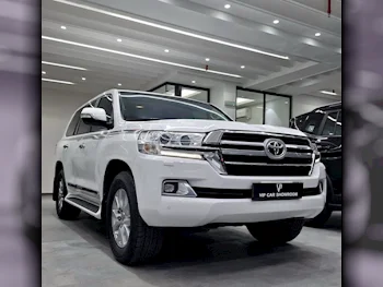Toyota  Land Cruiser  GXR  2016  Automatic  335,000 Km  8 Cylinder  Four Wheel Drive (4WD)  SUV  White