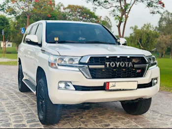 Toyota  Land Cruiser  GXR  2009  Automatic  363,000 Km  8 Cylinder  Four Wheel Drive (4WD)  SUV  Pearl