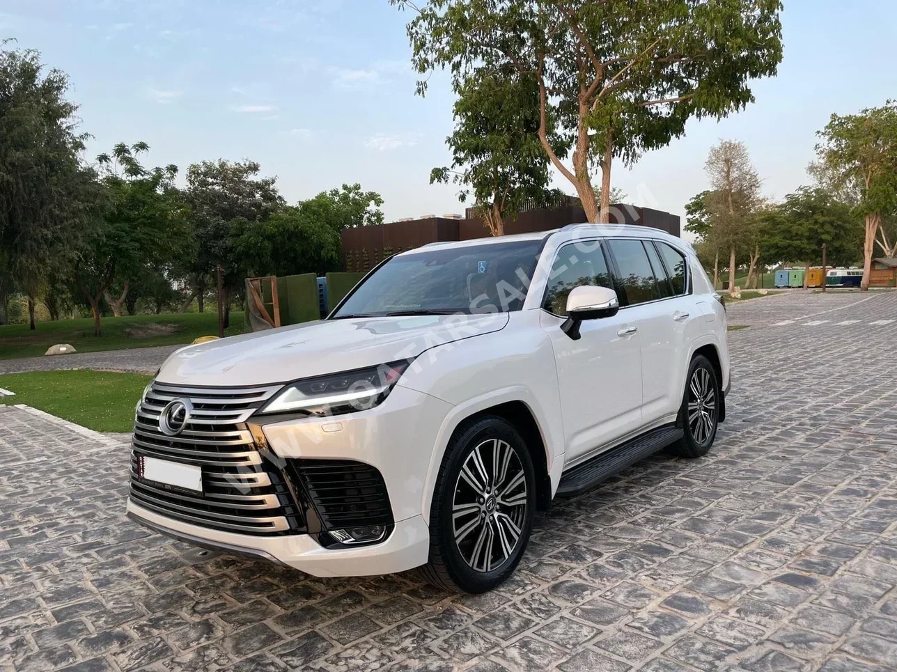 لكزس  ال اكس  600 لكجري  2023  اوتوماتيك  32,000 كم  6 سلندر  دفع رباعي  سيدان  أبيض  تحت الضمان