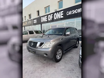 نيسان  باترول  ال اي  2010  اوتوماتيك  360,000 كم  8 سلندر  دفع رباعي  اس يو في  رمادي