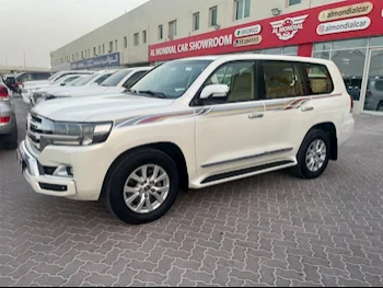 Toyota  Land Cruiser  GXR White Edition  2017  Automatic  394,000 Km  8 Cylinder  Four Wheel Drive (4WD)  SUV  White