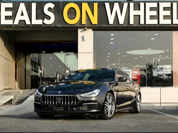 مزاراتي  جيبلي  2018  اوتوماتيك  28,000 كم  6 سلندر  دفع خلفي  سيدان  أسود