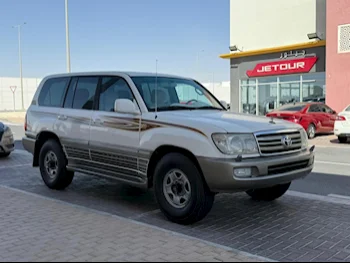 Toyota  Land Cruiser  GXR  2006  Automatic  200,000 Km  6 Cylinder  Four Wheel Drive (4WD)  SUV  White