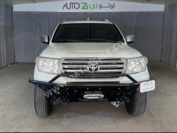 Toyota  Land Cruiser  GXR  2008  Manual  203,000 Km  6 Cylinder  Four Wheel Drive (4WD)  SUV  White