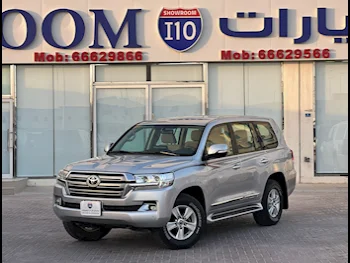 Toyota  Land Cruiser  GXR  2018  Automatic  186,000 Km  6 Cylinder  Four Wheel Drive (4WD)  SUV  Silver