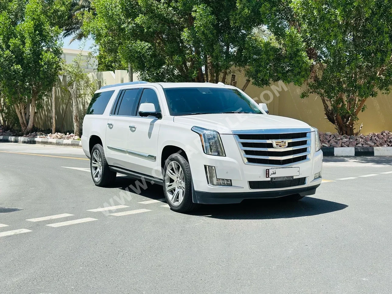 كاديلاك  اسكيليد  اي اس في  2016  اوتوماتيك  147,000 كم  8 سلندر  دفع رباعي  اس يو في  أبيض