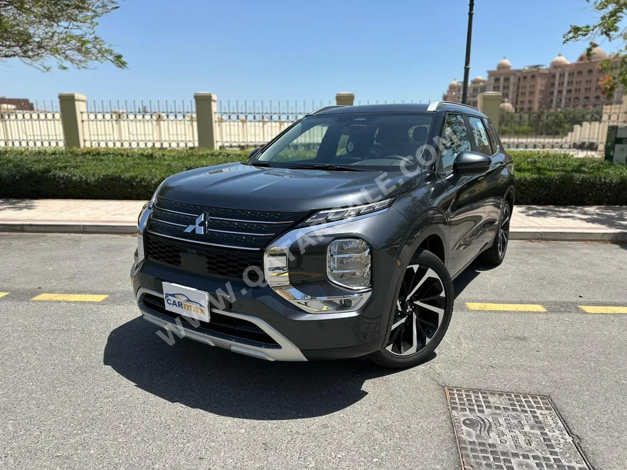 Mitsubishi  Outlander  HL +  2025  Automatic  0 Km  4 Cylinder  Four Wheel Drive (4WD)  SUV  Gray  With Warranty