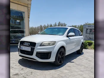 اودي  كيو 7  40 تي اف اس اي  2015  اوتوماتيك  120,000 كم  6 سلندر  دفع رباعي  اس يو في  أبيض