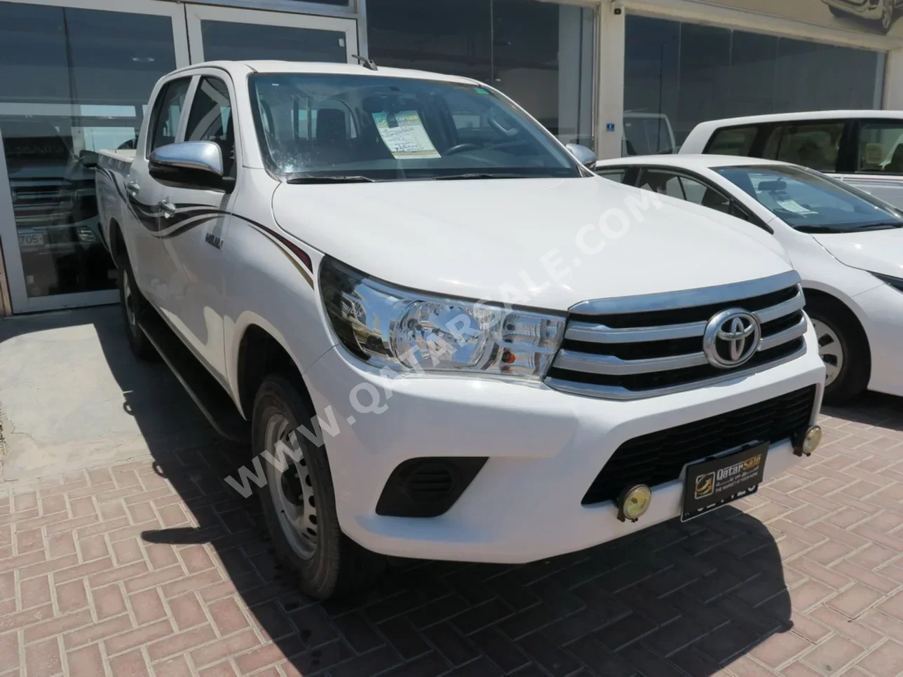 Toyota  Hilux  2019  Automatic  16,000 Km  4 Cylinder  Four Wheel Drive (4WD)  Pick Up  White  With Warranty