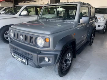 سوزوكي  جمني  2023  اوتوماتيك  5,000 كم  4 سلندر  دفع رباعي  اس يو في  رمادي  تحت الضمان