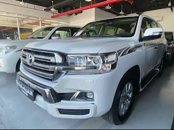 Toyota  Land Cruiser  GXR  2017  Automatic  252,000 Km  6 Cylinder  Four Wheel Drive (4WD)  SUV  White