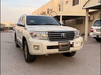 Toyota  Land Cruiser  GXR  2013  Automatic  324,000 Km  8 Cylinder  Four Wheel Drive (4WD)  SUV  Pearl