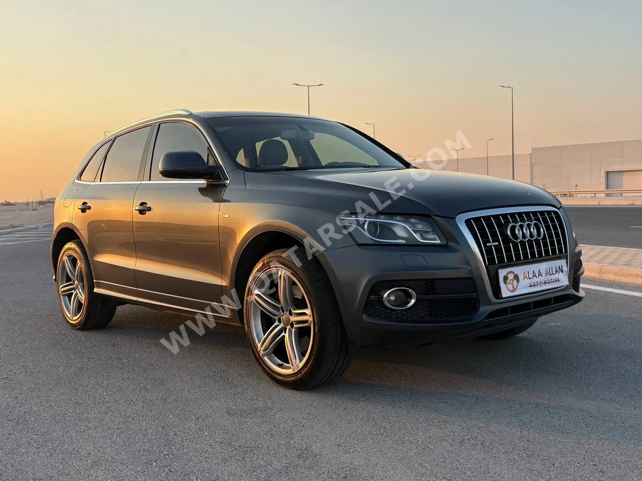 اودي  كيو 5  3.2 اس-لاين  2011  اوتوماتيك  153,000 كم  6 سلندر  سحب امامي  اس يو في  رمادي