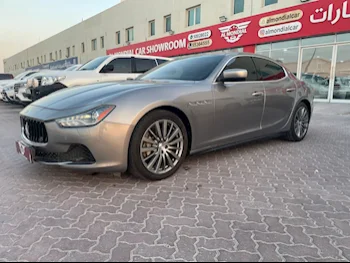 مزاراتي  جيبلي  2014  اوتوماتيك  65,000 كم  6 سلندر  دفع خلفي  سيدان  رمادي