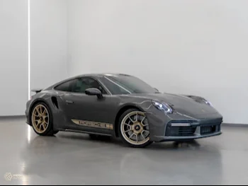 بورش  911  توربو  2022  اوتوماتيك  39,500 كم  6 سلندر  دفع خلفي  كوبيه \ سبورت  رمادي