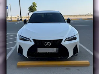 لكزس  اي اس  350 اف سبورت  2024  اوتوماتيك  25,000 كم  6 سلندر  دفع خلفي  سيدان  أبيض  تحت الضمان