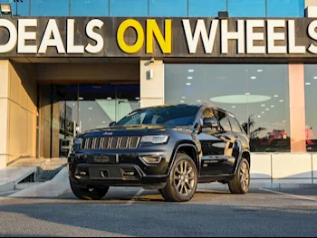 Jeep  Grand Cherokee  Summit  2016  Automatic  125,000 Km  8 Cylinder  Four Wheel Drive (4WD)  SUV  Black