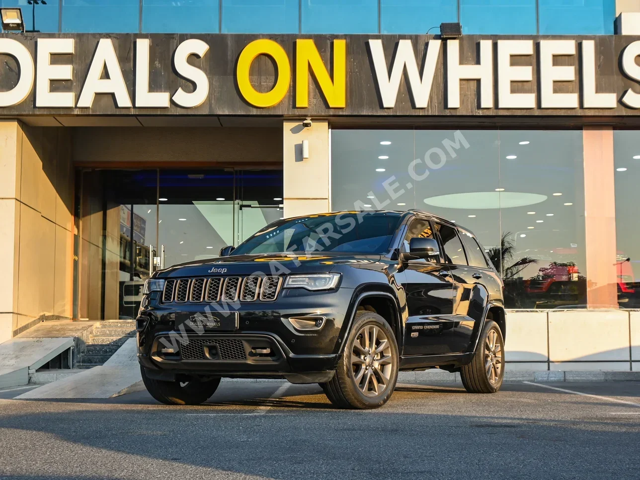 Jeep  Grand Cherokee  Summit  2016  Automatic  125,000 Km  8 Cylinder  Four Wheel Drive (4WD)  SUV  Black