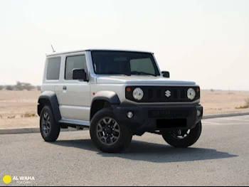 سوزوكي  جمني  2025  اوتوماتيك  3,200 كم  4 سلندر  دفع رباعي  اس يو في  فضي  تحت الضمان