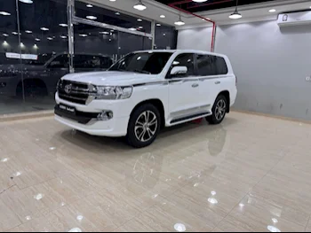 Toyota  Land Cruiser  GXR  2019  Automatic  172,000 Km  8 Cylinder  Four Wheel Drive (4WD)  SUV  White